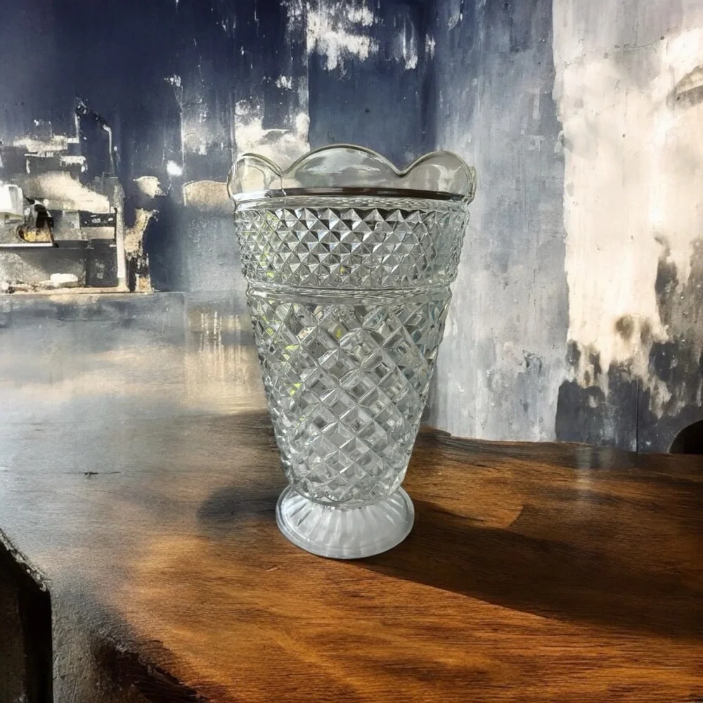 Elegant Glass Vase☑️